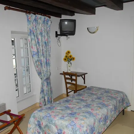 Hotel Chez Chaumat Cérilly Kamer foto